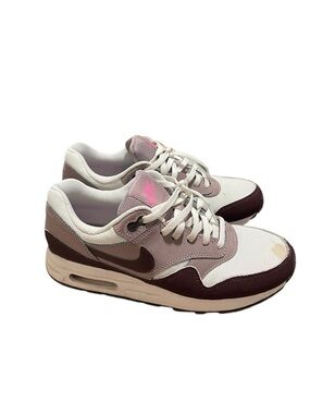 Nike Kids Low-Top Sneakers in White, Mauve